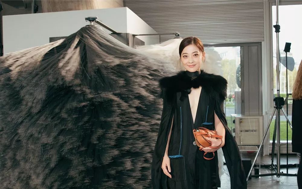 LOEWE 罗意威包2019必火?!还不是因为蔡依林、袁泉、唐嫣、杨幂等明星全都在背!