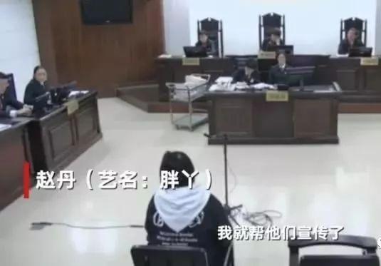 突然美成白天鹅，差点把粉丝毒死，消失一年原来去坐牢了