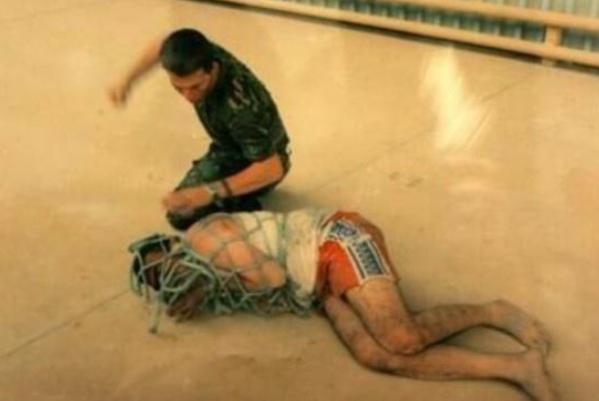 阿桑奇和曼宁曝光美军虐囚,丑闻女主角乃是问题女兵,战争何时消亡?