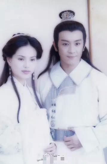 炎亚纶妈妈真硬核,他和恋人打电话用分机听,考试少考6分都不行