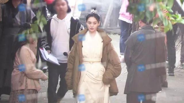苹果肌垂到嘴角的郑爽出演《新倩女幽魂》剧照流出，这状态我真夸不出口···