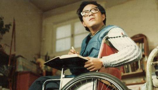 《我与地坛》:史铁生,十年思考三个问题,第一个就是要