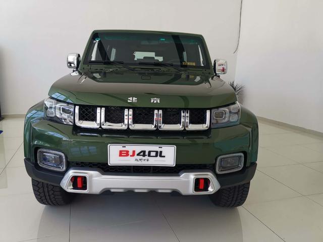 纯硬派的军绿,竟也美的,不能呼吸!北京BJ40到店实拍