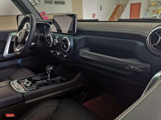 纯硬派的军绿,竟也美的,不能呼吸!北京BJ40到店实拍