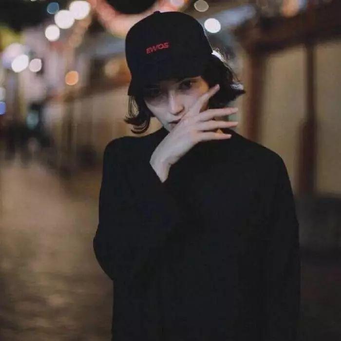 别学杨幂的半吊子swag穿搭，lisa和泫雅才是swag女王