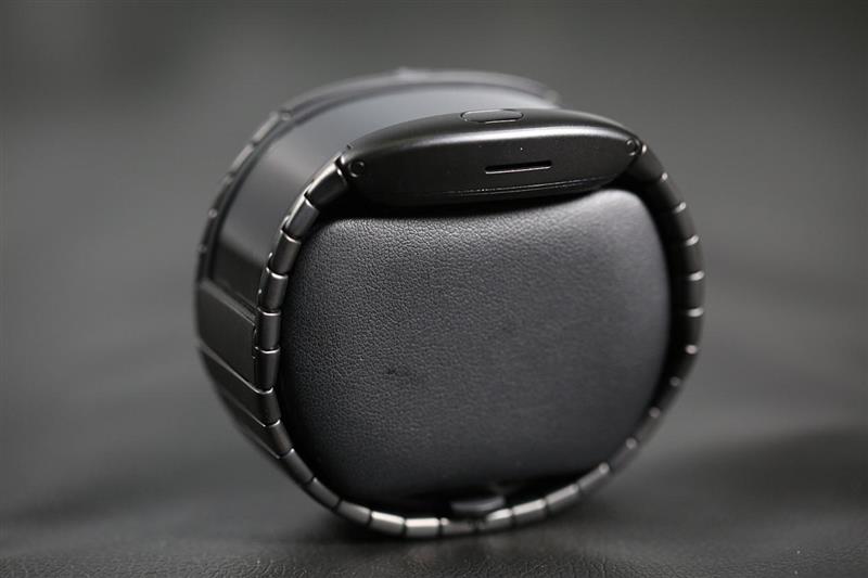 激进折叠屏 努比亚腕机阿尔法评测：钢铁侠的技能被它实现