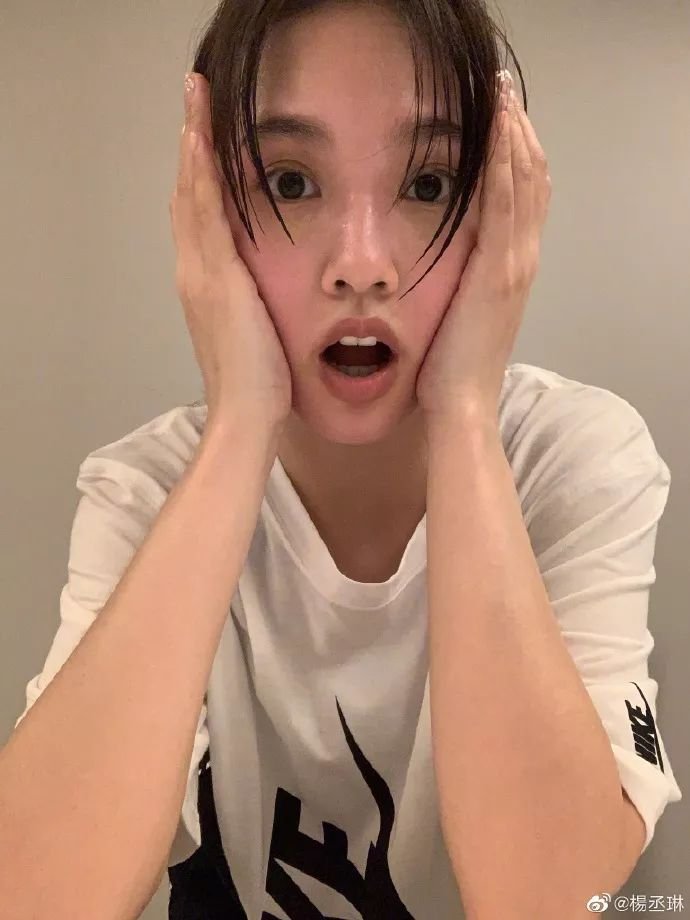 杨幂生病摆拍算啥，杨丞琳发烧高强度健身暴汗，半条命都快没了！