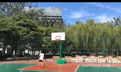 还记得2013届快乐男声饶威吗？他现在长这样啦！