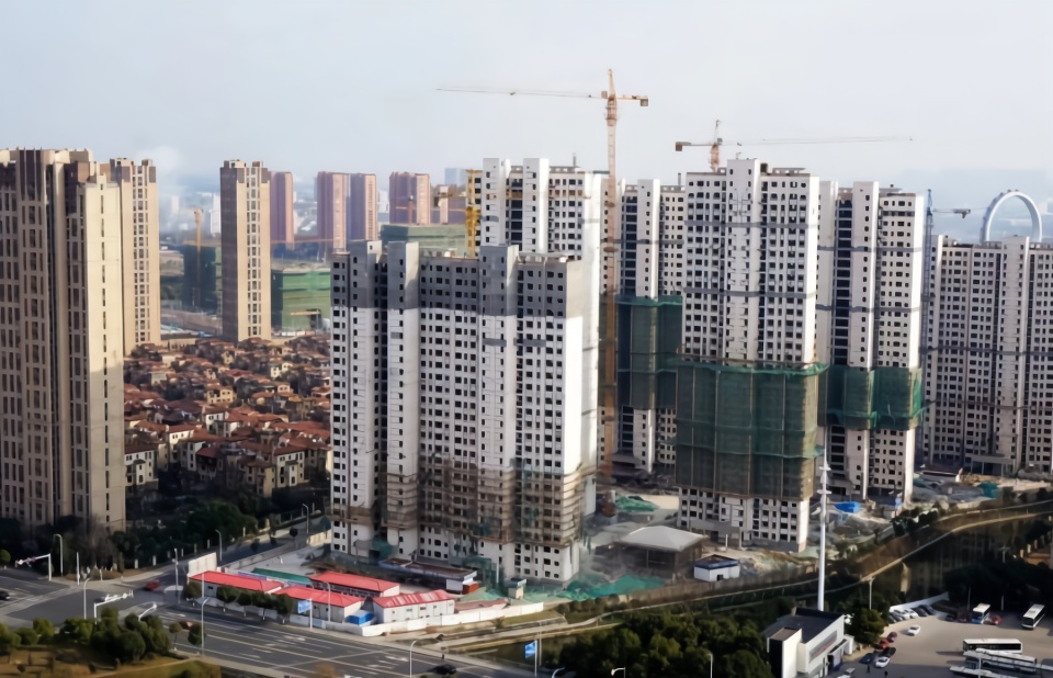 房企四个月圈钱8500亿：没拍到地难受3天 拍下地难受3年