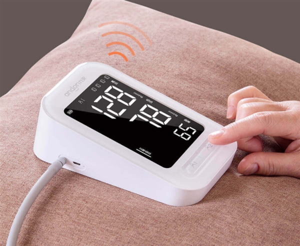 小米众筹上架九安智能血压计：5.2英寸大屏/一键测量