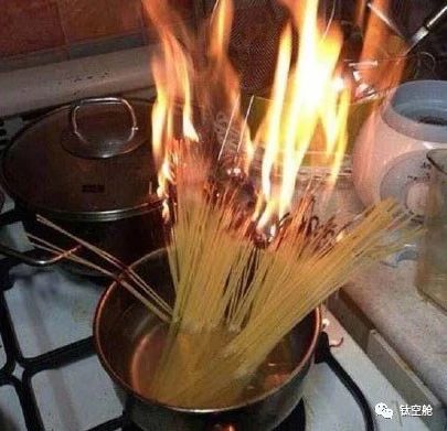 超轻巧、女生都能轻松颠勺的铁锅，轻松驾驭各种中国菜