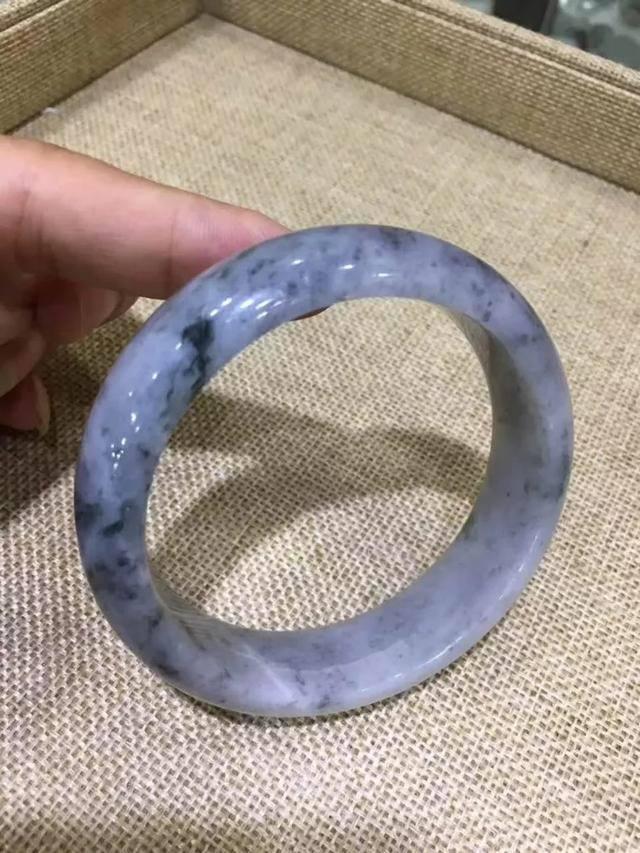 乌鸡种翡翠手镯