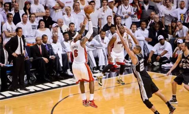 虎扑体育全面回顾WNBA新赛季开局亮点与女篮新星崛起