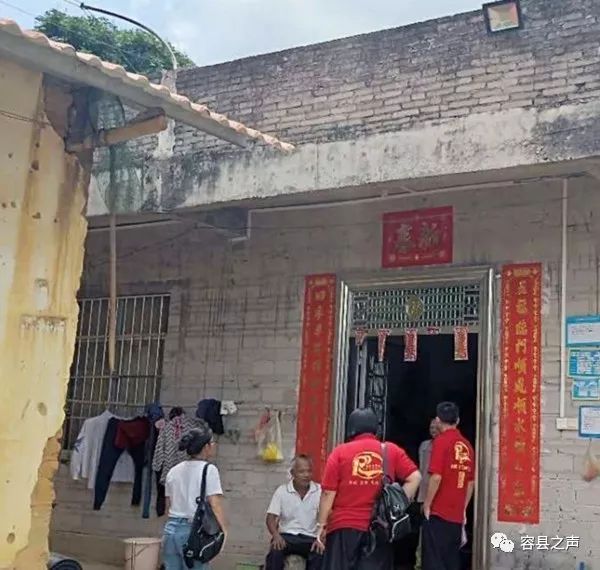 在成长的道路上,每个人在所难免会遇到困难与不幸,5月18日,容县志愿者