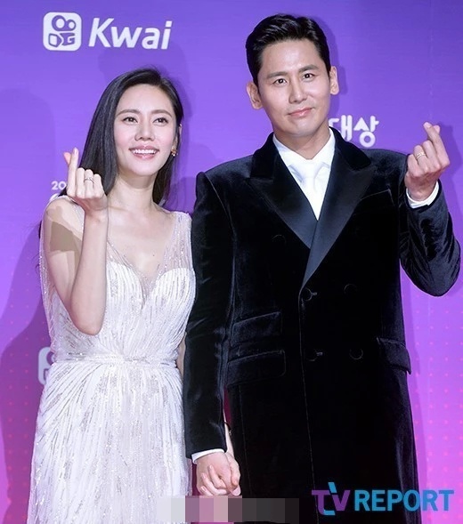 秋瓷炫于晓光婚纱照曝光，两人脸上写满幸福为5月29日婚礼预热