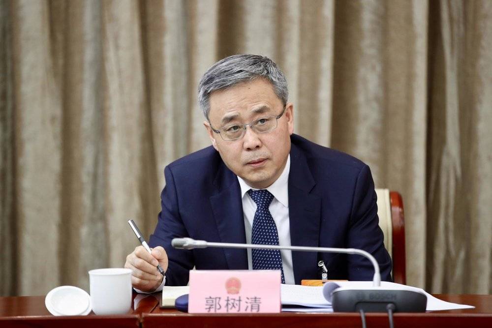 【虎嗅早报】阿里巴巴考虑在香港二次上市，筹资200亿美元；恒基地产董事会主席兼总经理李兆基退休