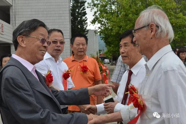 〖快讯〗杜振醉杜若鸿文化舘于泉州市马甲中学正式开舘!
