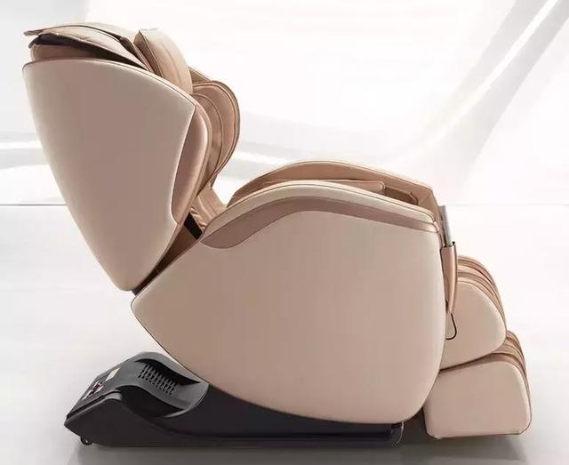 我们请按摩师上门服务，却为他按摩了一个小时