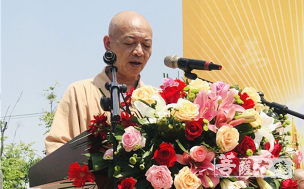 海安市永镇禅寺恢复重建奠基 上海龙华寺首座95岁高龄海晏长老宣说洒