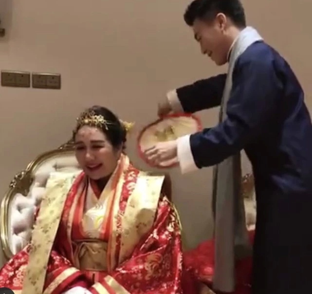 赌王四房女儿何超盈豪华“过大礼”曝光，像皇室公主出嫁一样夸张