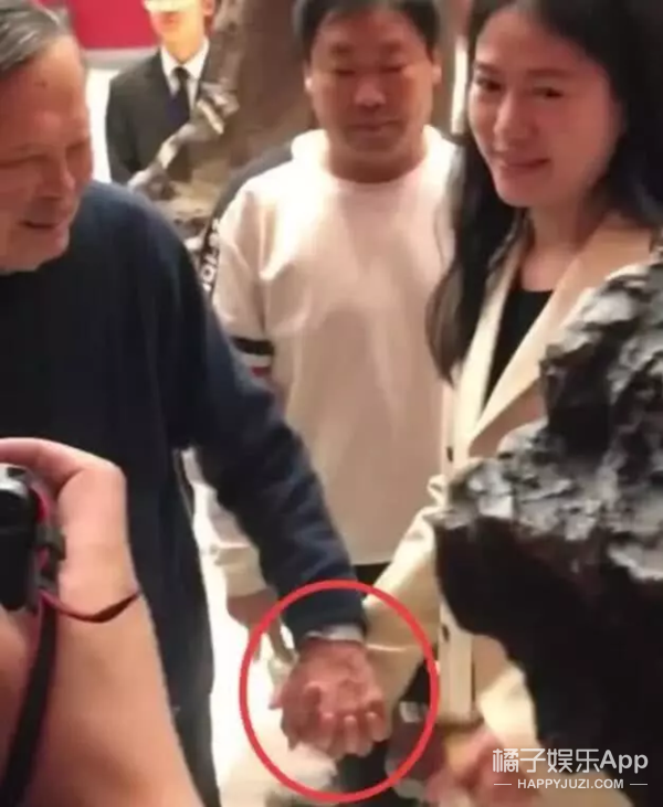 徐璐张铭恩约饭被偶遇 比伯“约架”阿汤哥
