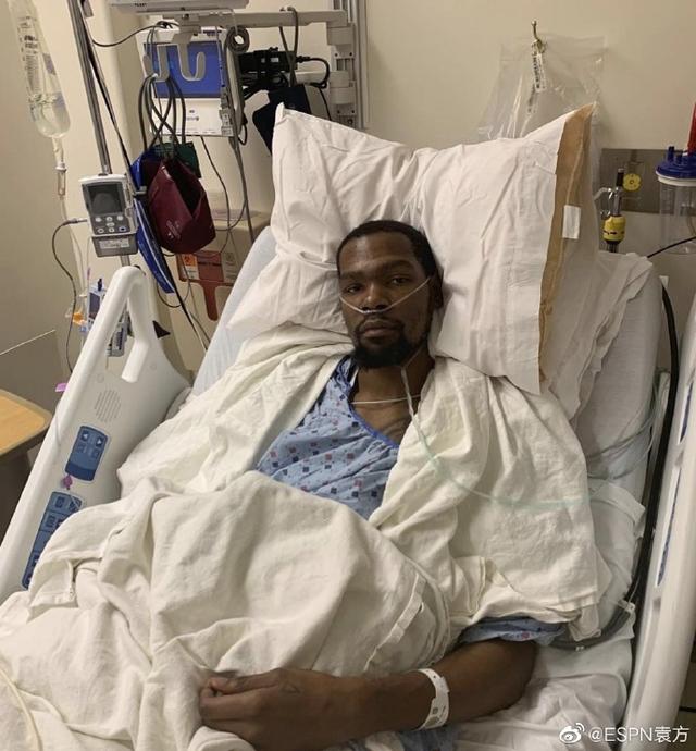 杜兰特跟腱断裂引热议,球迷同情KD却怒斥勇士:豪赌毁了一代巨星