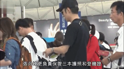 洪欣张丹峰带女儿游美国一个月修补感情，两夫妻有说有笑感情好