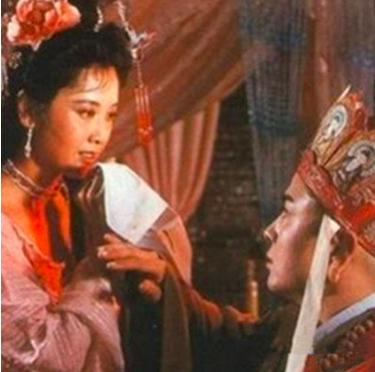 66岁女儿国国王朱琳结婚多年无子，身材优雅丝毫不像老年人