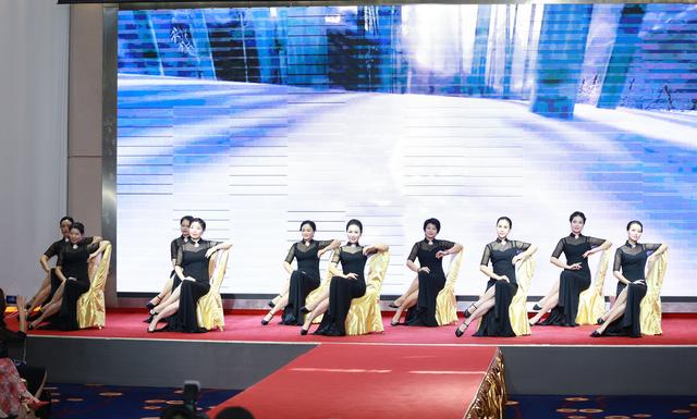 2019环球典雅太太选美比赛 开启美丽智慧的新时代风尚