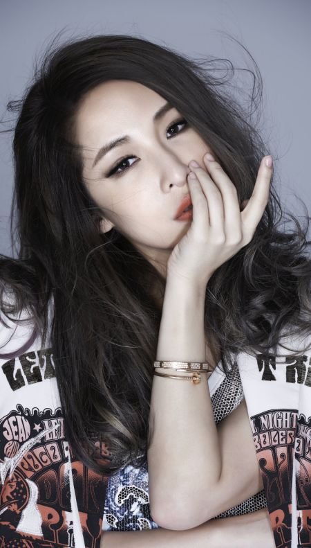 跟萧亚轩男友的更新频率可以一比的，怕只有她自己的脸了