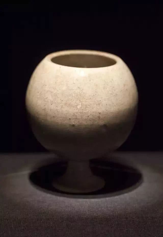 隋白釉高足杯,北京故宫博物院藏