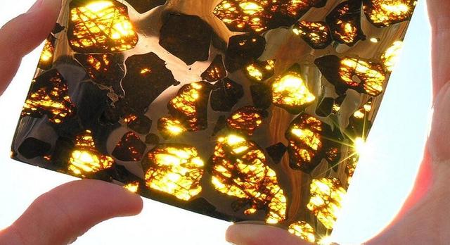 宝石级陨石—橄榄陨石收藏鉴赏