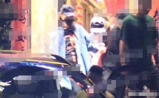 唐嫣小腹隆起疑怀孕？知情人透露其仍在拍戏，还为角色增肥