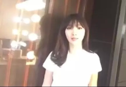 柳岩沦为网红卖地摊货？本尊半夜心酸点赞，暗示因伴娘事件被封杀