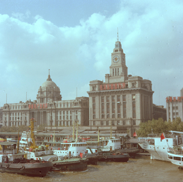 1970年代末,上海外滩全景.