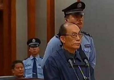 高铁一姐只识百字却成亿万富豪，被罚25亿最后地产今8折拍卖