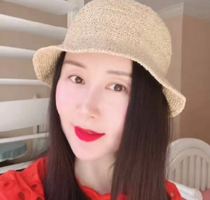 31岁舒畅直播脸崩？美颜开过度成网红锥子脸