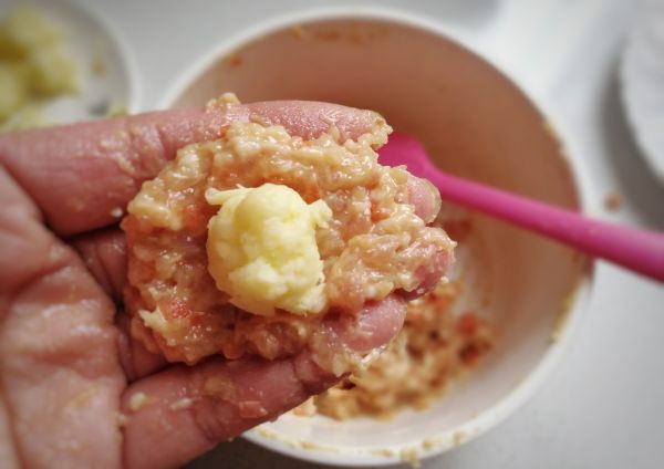 教你制作美味的芝士夹心肉丸子，香而不腻，一家人都说太好吃了