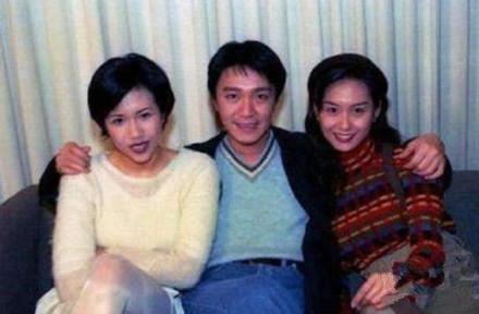 周星驰被曝已婚，助理紧急辟谣，57岁的他为何还是单身