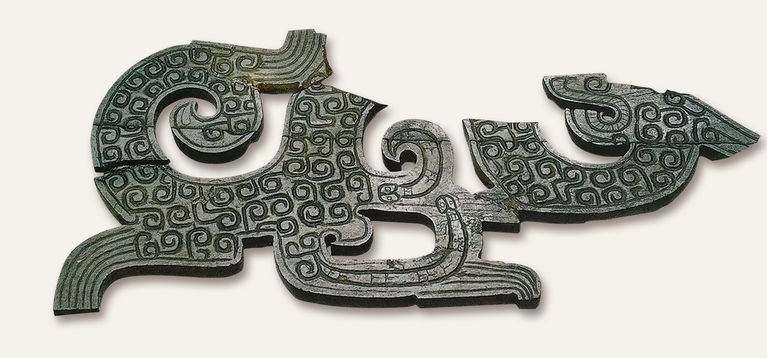 龙形玉佩 残长16.5、宽7.6、厚0.5厘米 淅川徐家岭10号墓出土