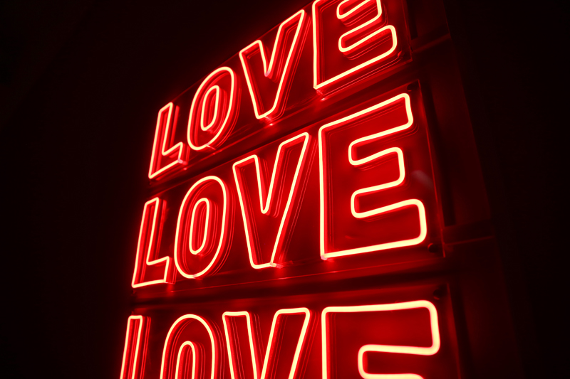 《爱的艺术：亲密》全球影像艺术大展登陆上海多余美术馆