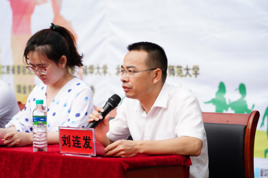 瑞金市武阳中学校长刘连发致欢迎辞