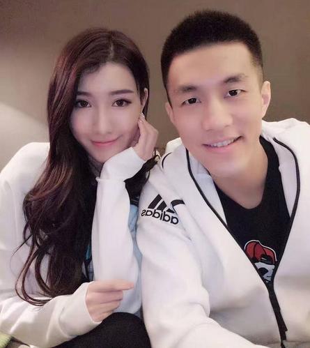 郭艾伦的女朋友太漂亮了,身材高挑,容颜美丽