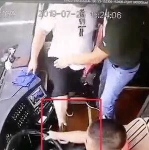 高速上脚踹大巴司机，安徽籍男子在淮安被刑拘