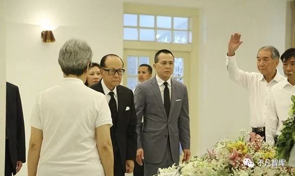 王思聪的司机,一个月能拿多少钱,为何一出门就是宾利劳斯莱斯? 百乐宫平台