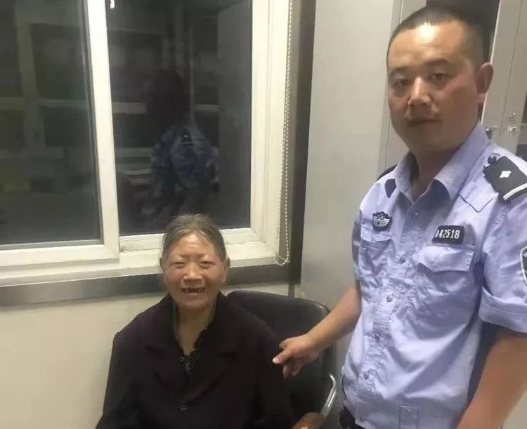 点赞!河南七旬老人深夜迷路,壶关交警热心救助 888真人国际平台