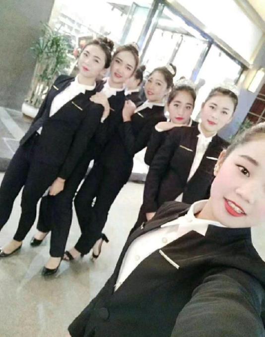 缅甸果敢老街美女:满大街的美女让你眼花缭乱