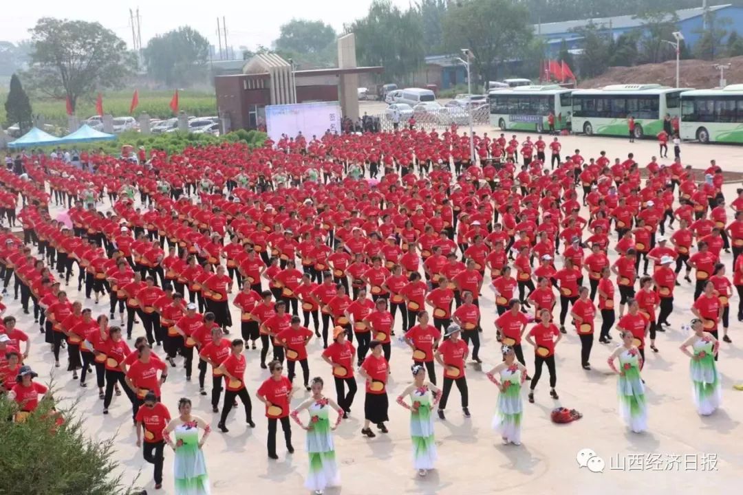不用熬的小米粥今日沸腾了!“太行明珠鲜香天下”山西万人广场舞《舞动中国》榆次起“跳” 188体育直播