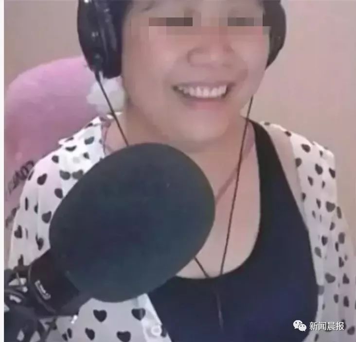 网红假照翻车！花10万才能见一面的萝莉主播，竟是58岁大妈？