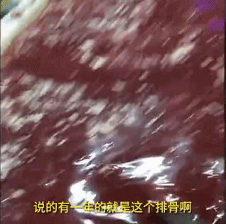 [财经]廉价外卖生产过程 拍客视频曝光劣质速食包